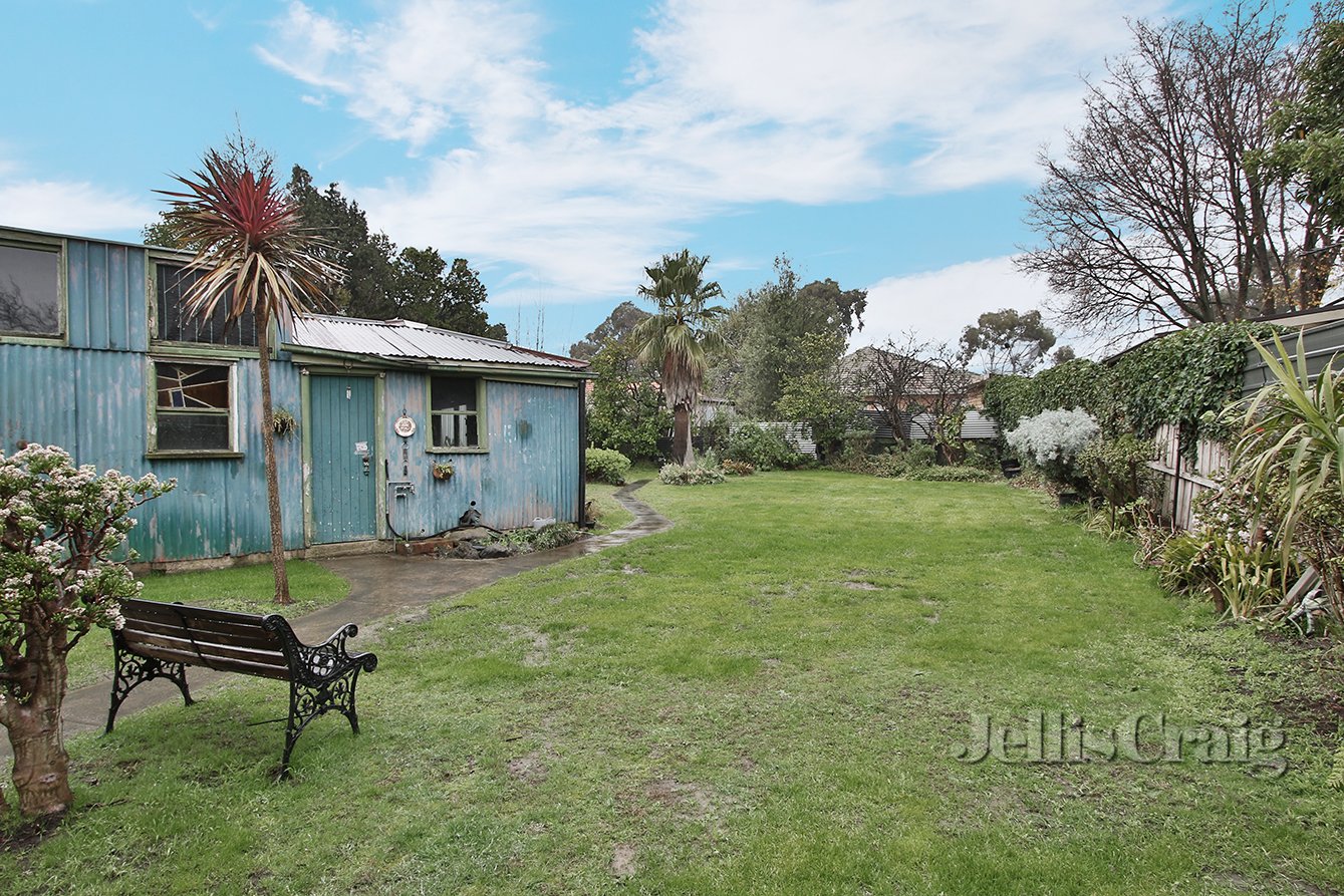 4 Malcolm Court, Mount Waverley image 9