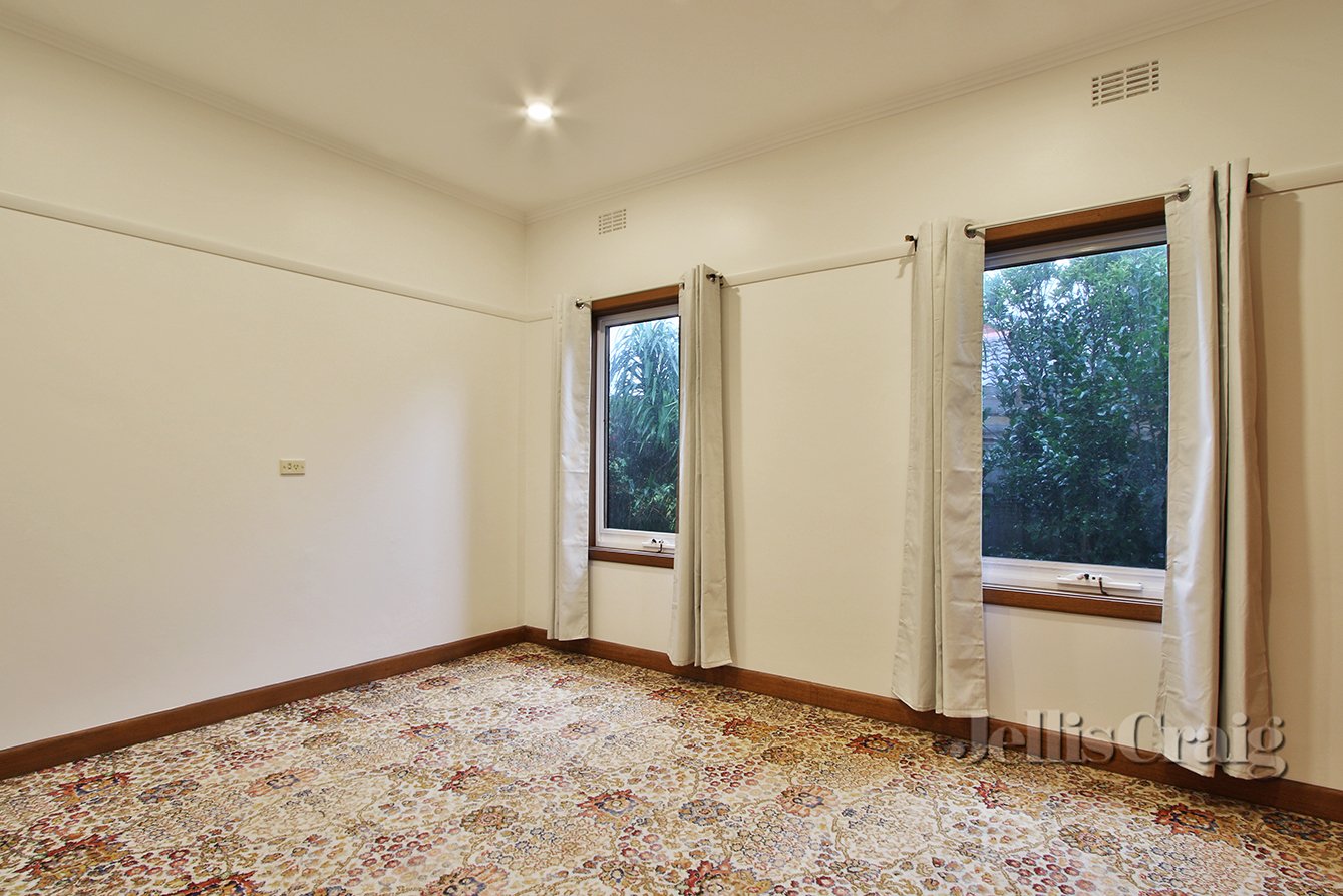 4 Malcolm Court, Mount Waverley image 5