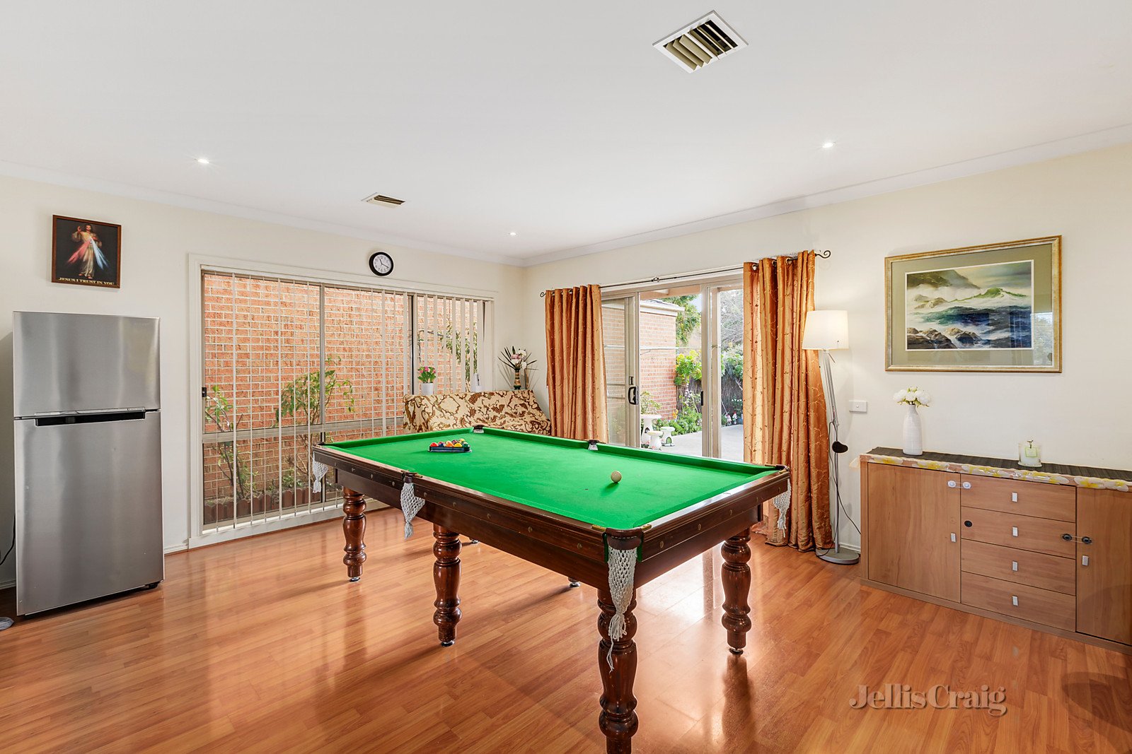 4 Maple Grove, Mitcham image 4