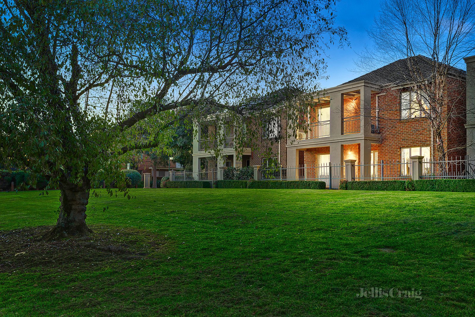 4 Maple Grove, Mitcham image 10