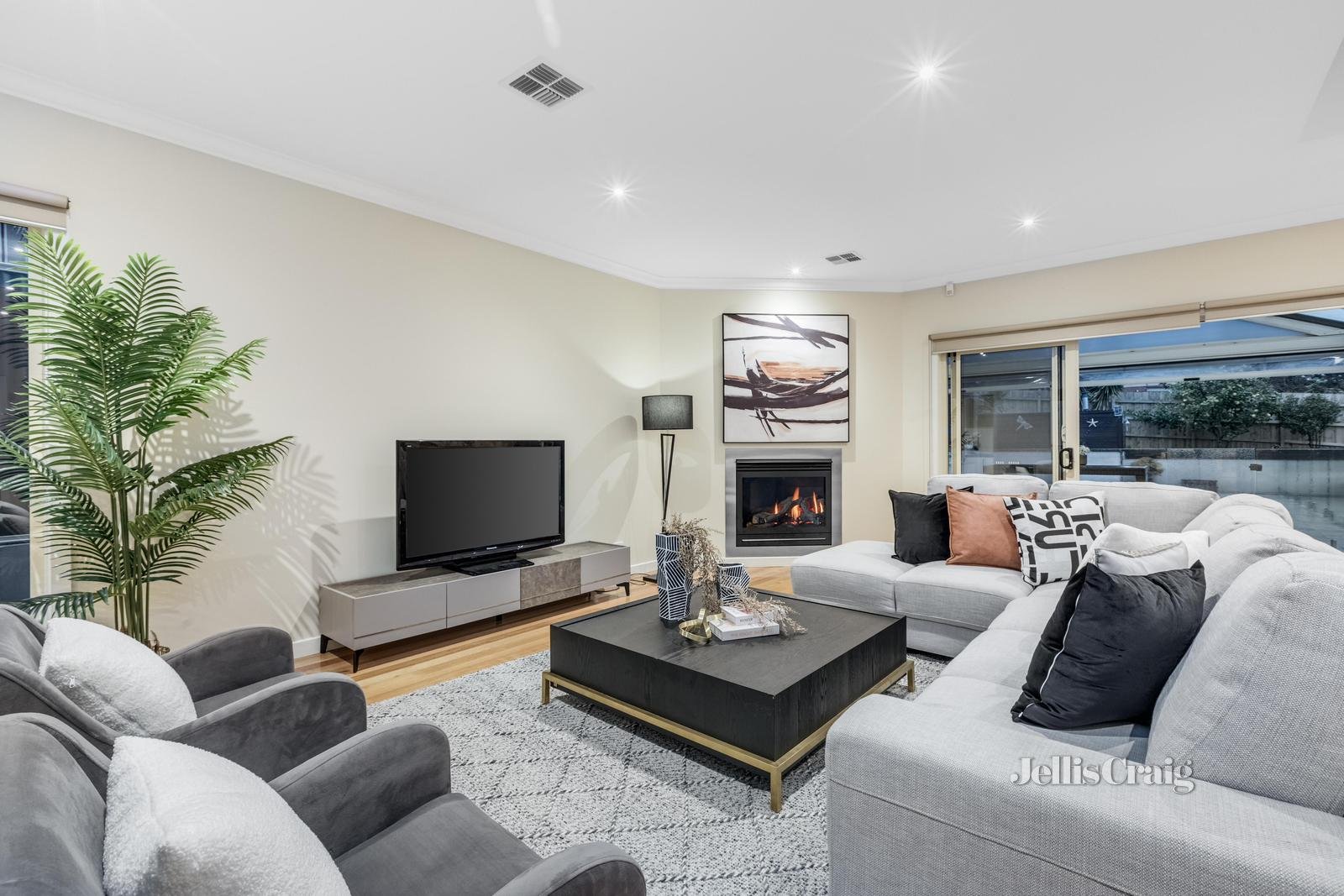 4 Marsham Road, Mount Waverley image 2