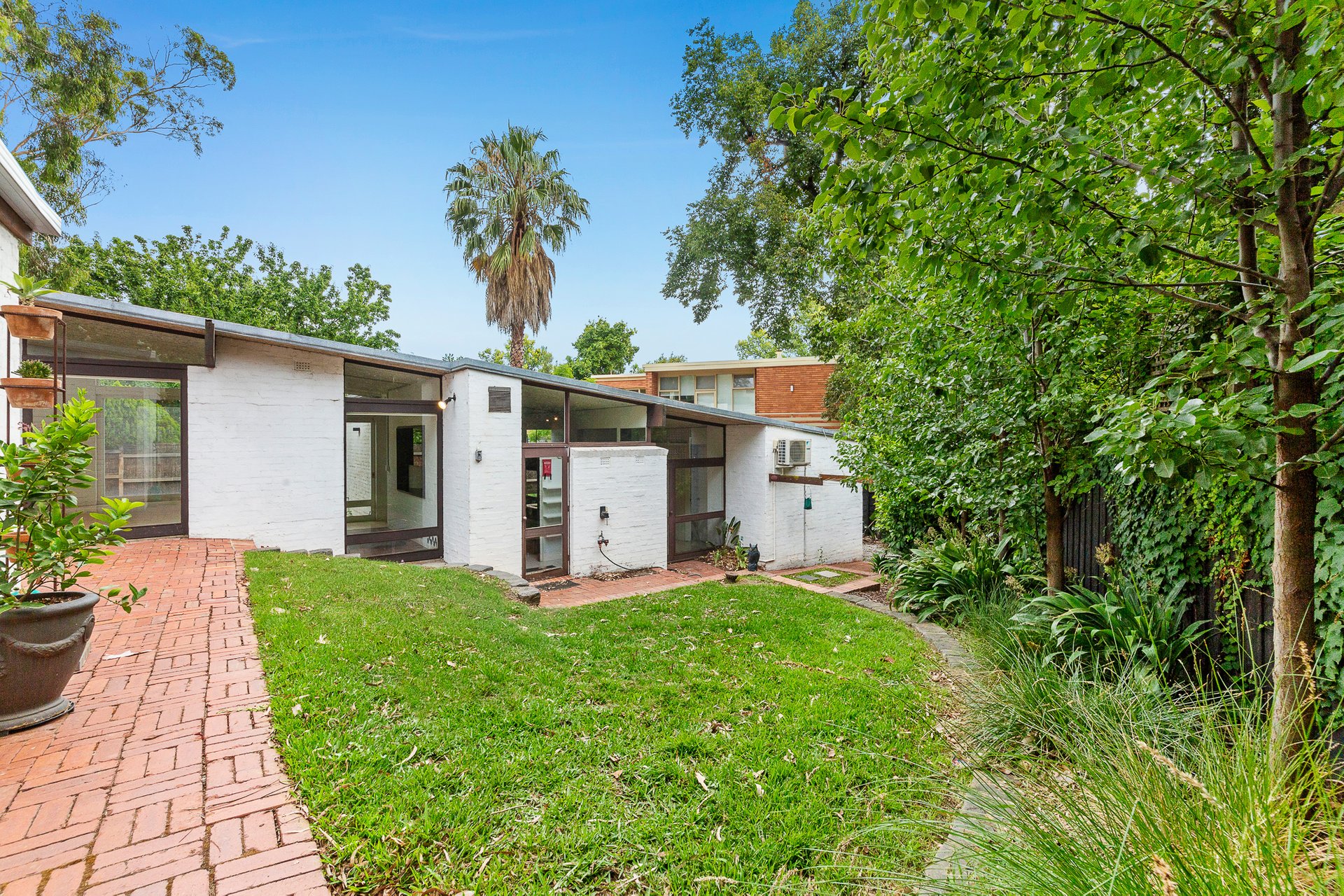 Property Gallery Thumbnail 8