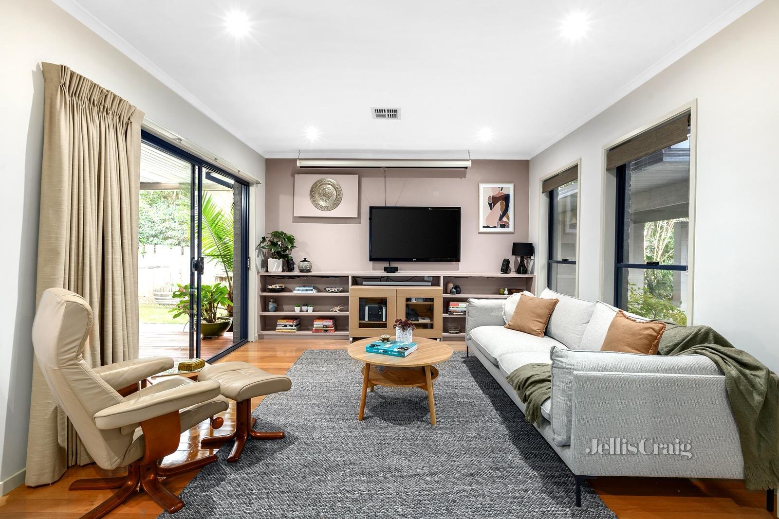 4 McAuley Drive, Rosanna image 2