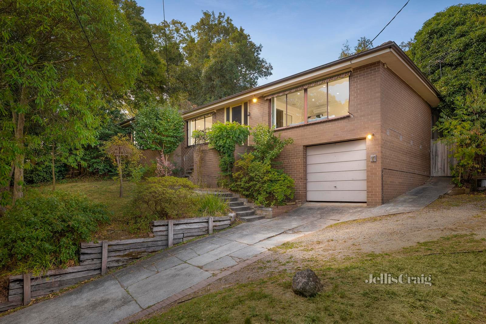 4 Meadowlark Lane, Mooroolbark image 1