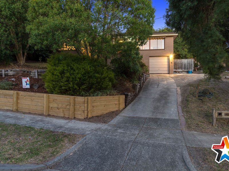 4 Meadowlark Lane, Mooroolbark image 2