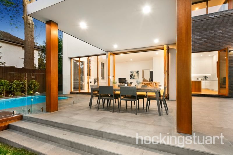 4 Melba Court, Balwyn image 9