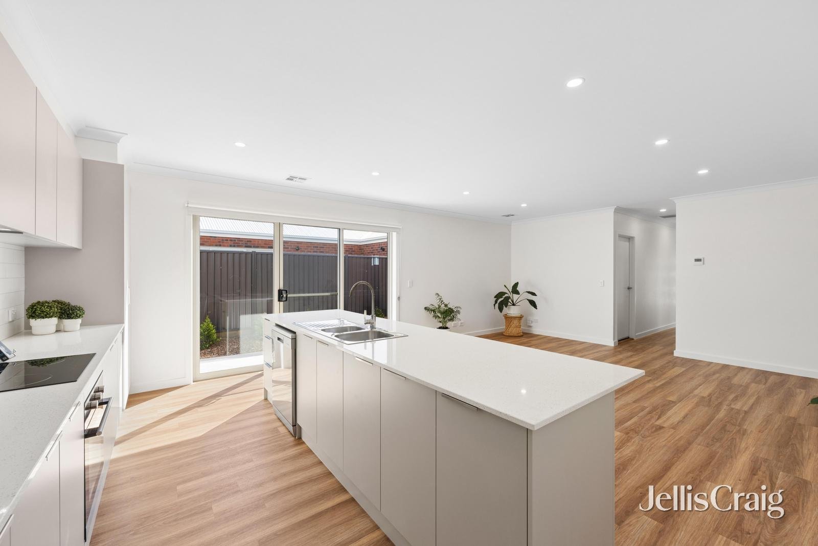 4 Miners Crescent, Canadian image 4