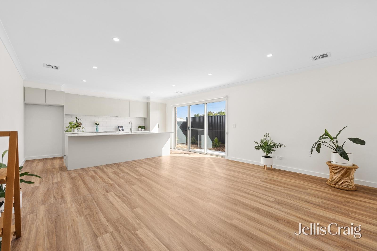 4 Miners Crescent, Canadian image 5