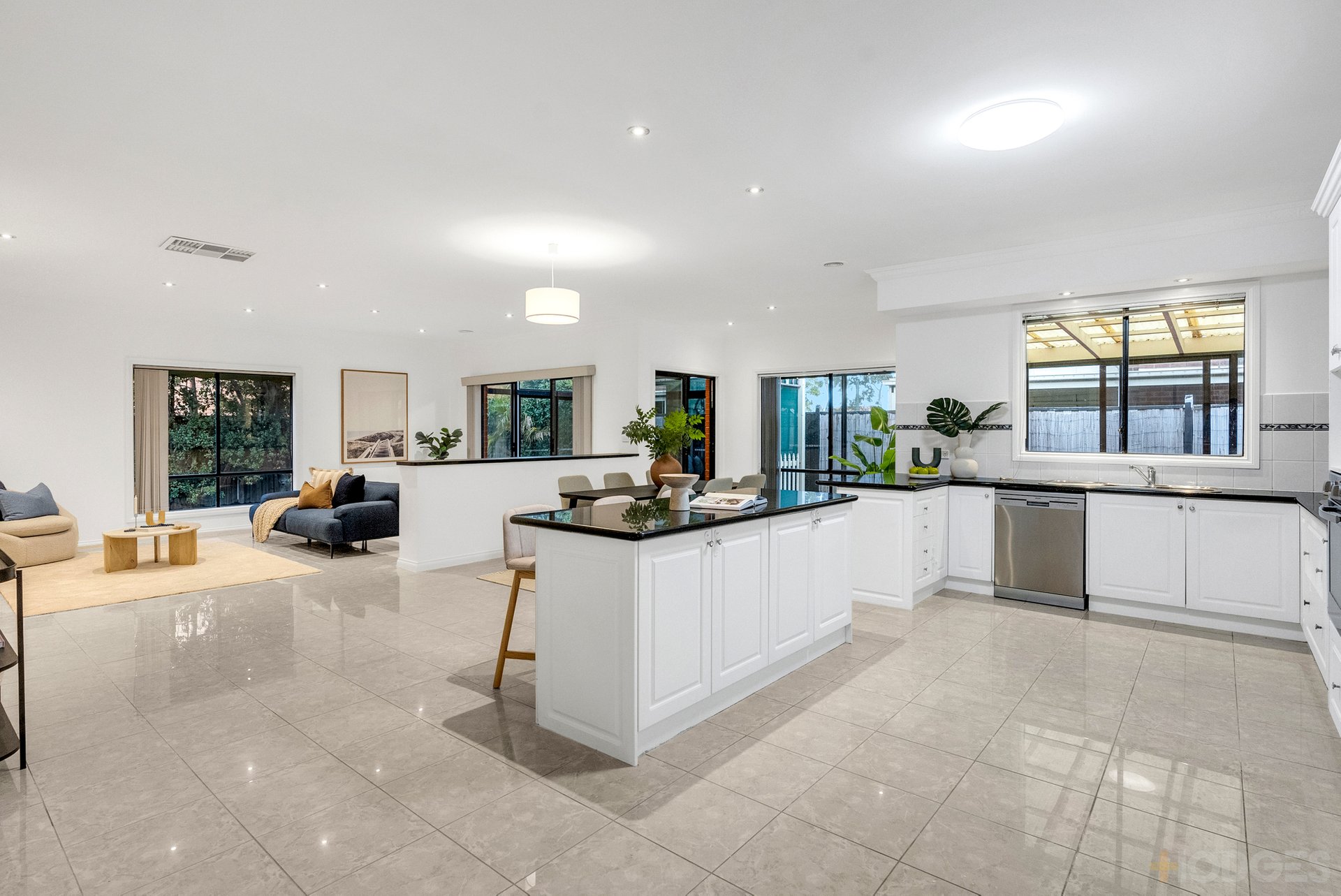 4 Palm Grove Boulevard Aspendale Gardens