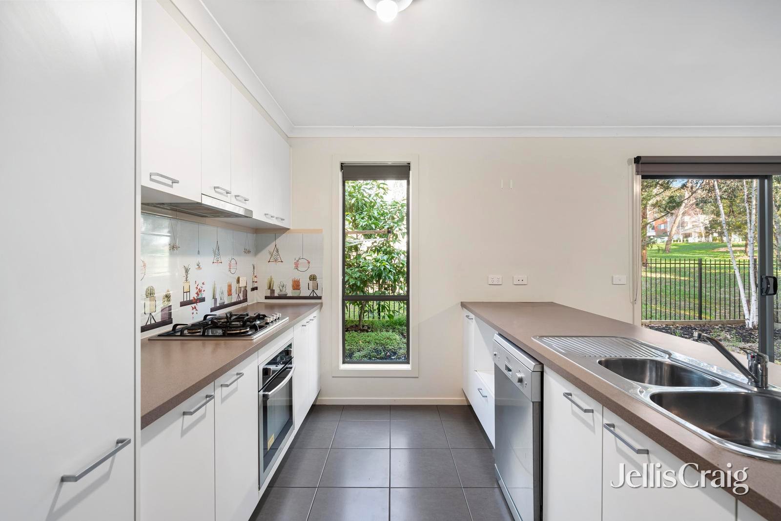 4 Paperbark Court, Croydon image 2
