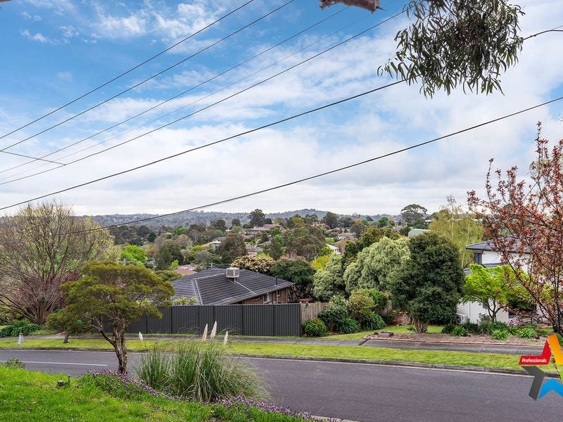 4 Parry Drive, Mooroolbark image 1