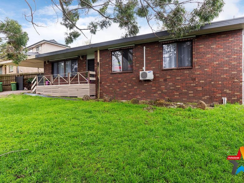 4 Parry Drive, Mooroolbark image 2