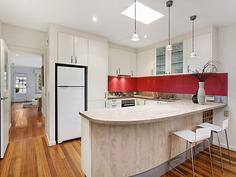 4 Phyllis Street, Elwood image 3