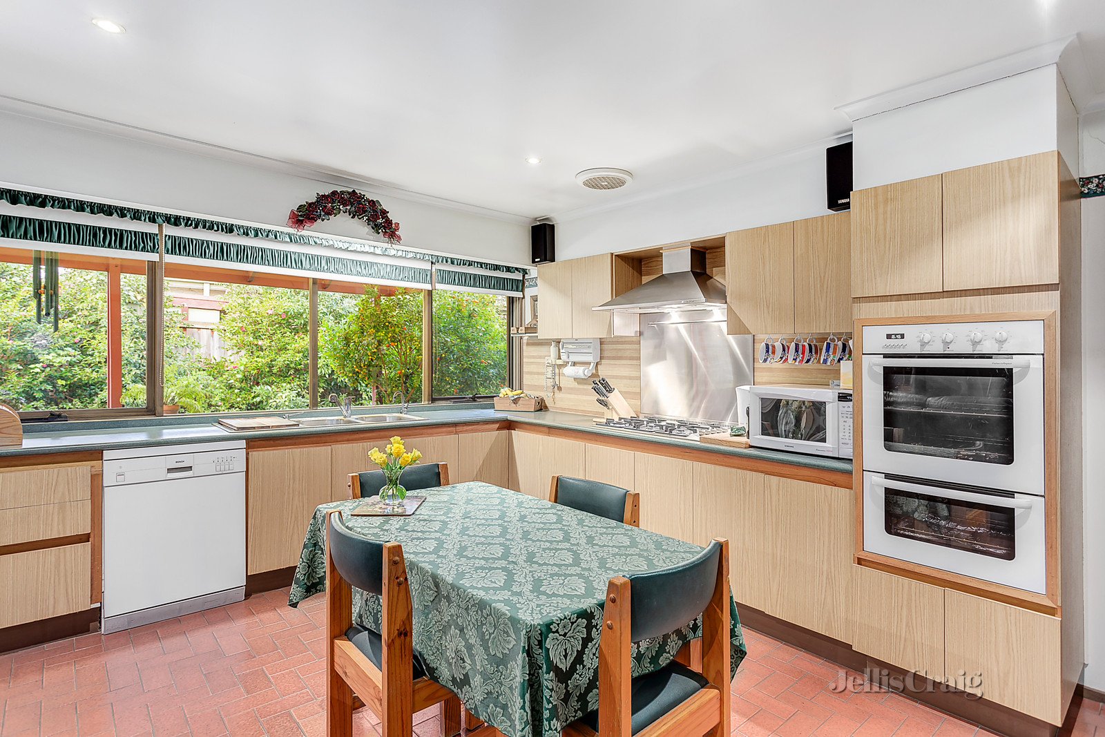 4 Pinetree Court, Ringwood North image 3