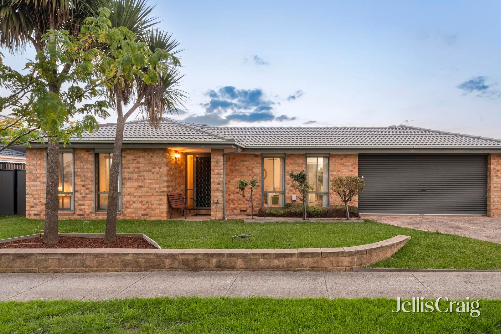 4 Ramsbury Street, Craigieburn image 1