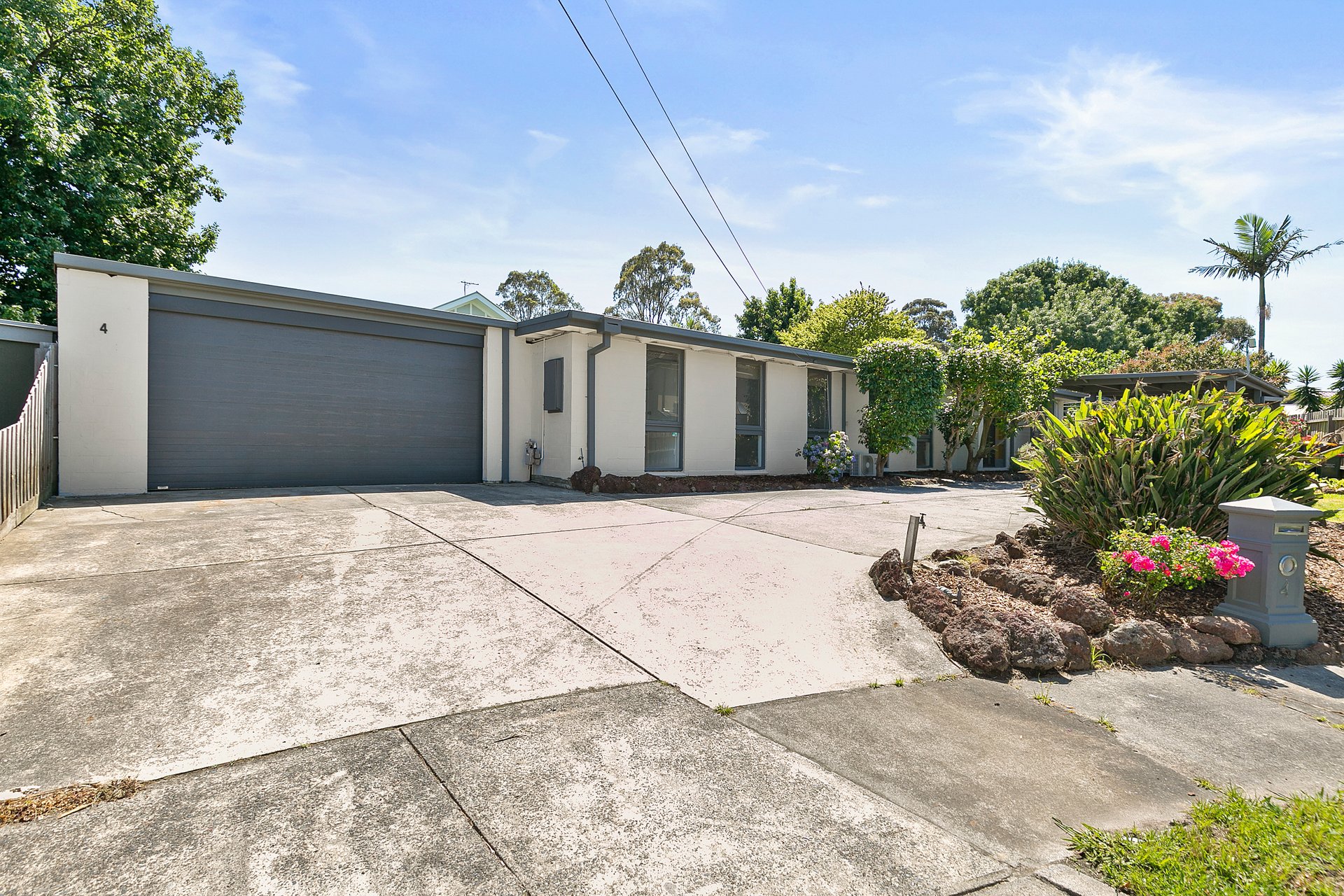 4 Rhubane Court, Blackburn image 2