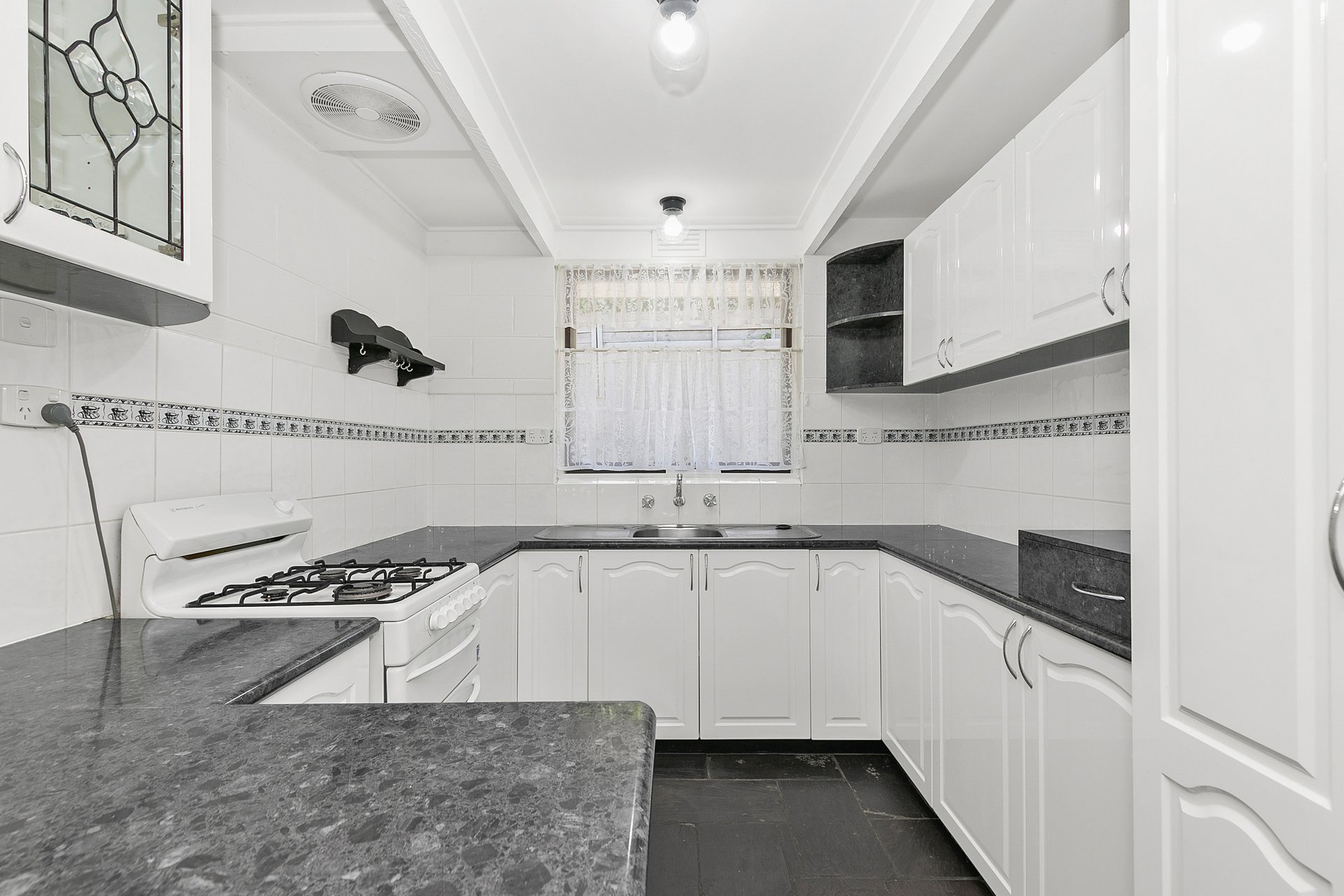 4 Rhubane Court, Blackburn image 3