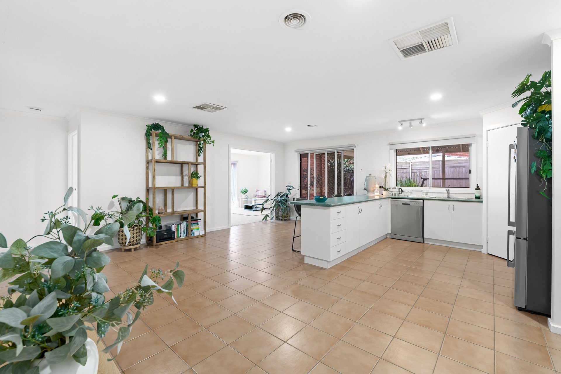 4 Robin Hill Drive, Mornington image 3