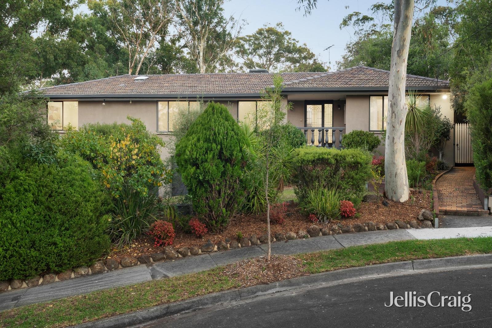 4 Roxby Close, Eltham image 1