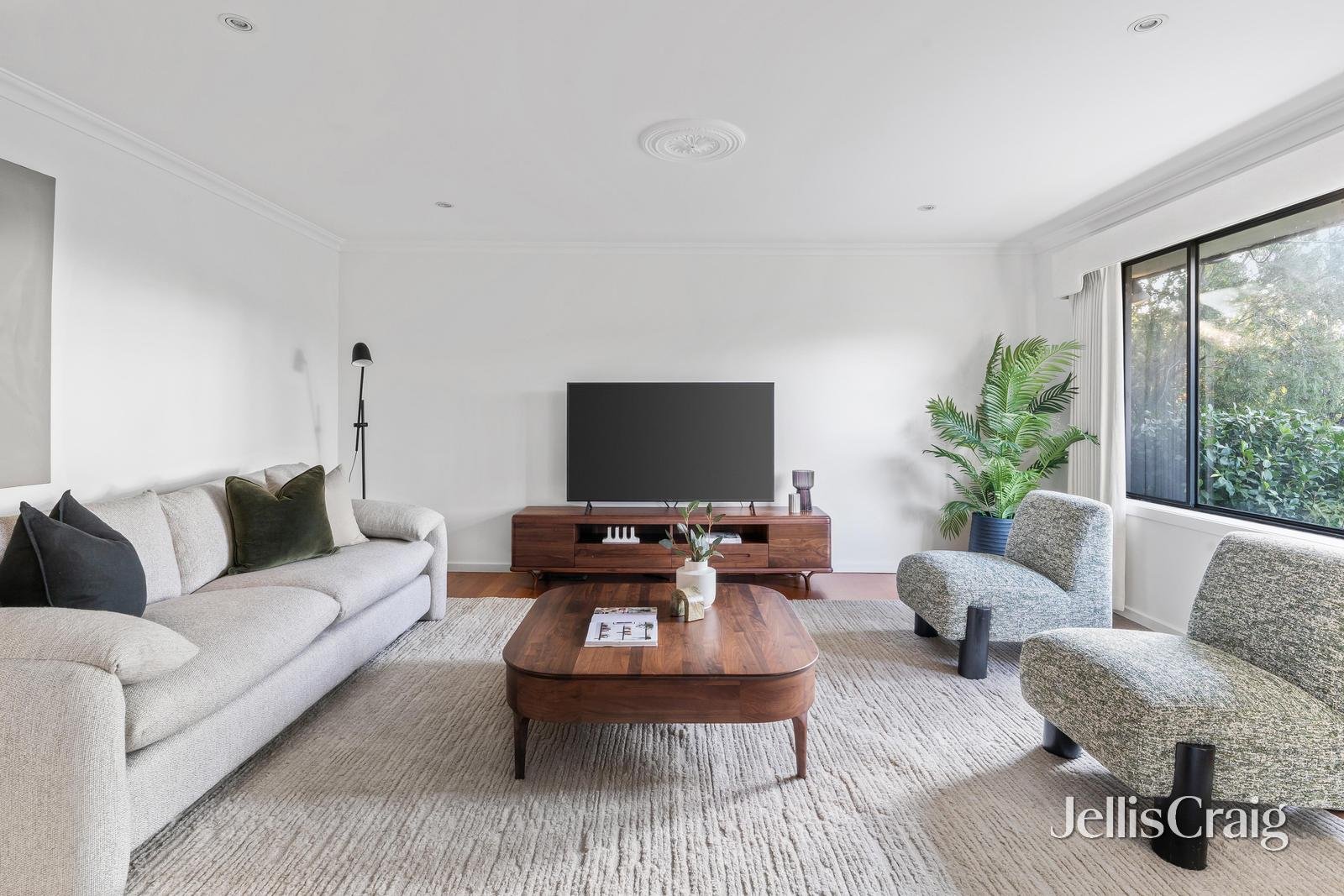 4 Roxby Close, Eltham image 2