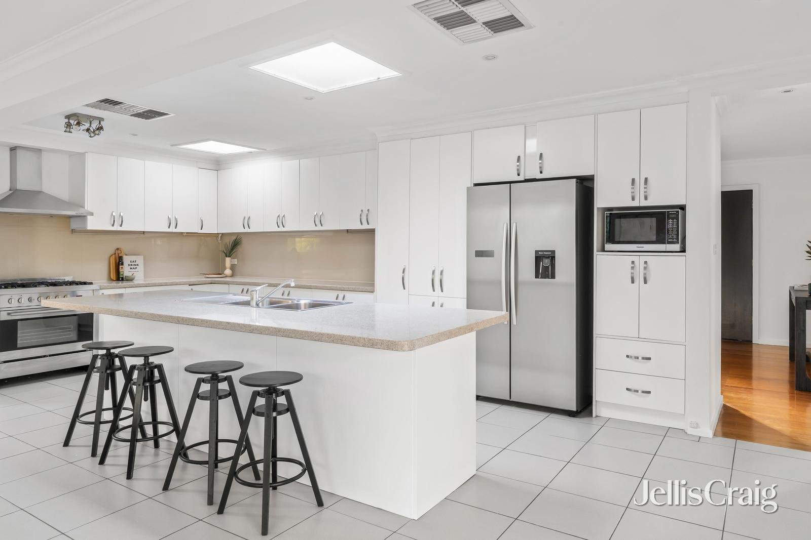 4 Roxby Close, Eltham image 3