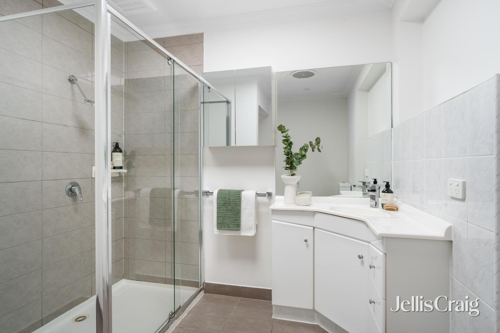 4 Roxby Close, Eltham image 9