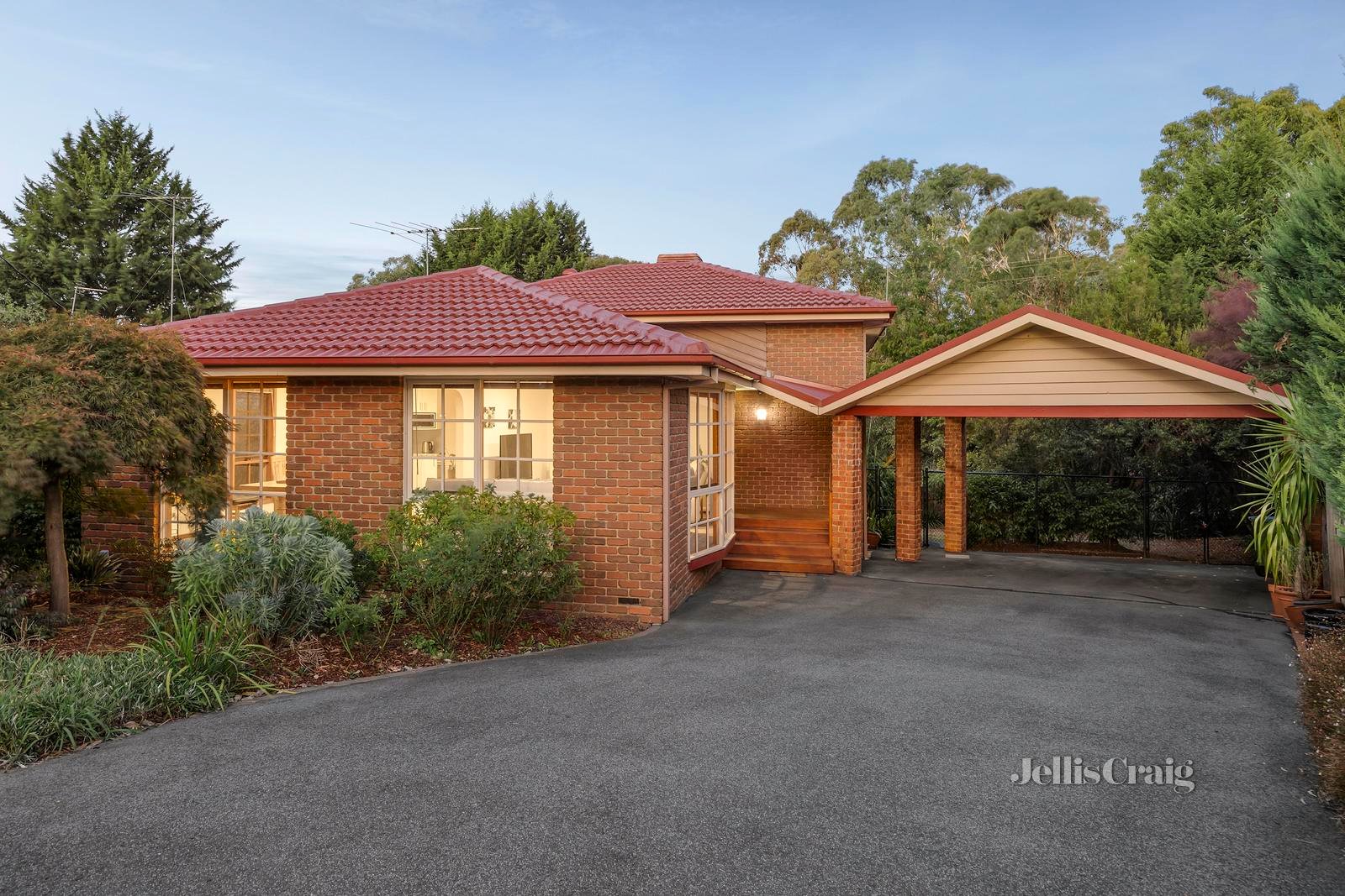 4 Royena Court, Warranwood image 1