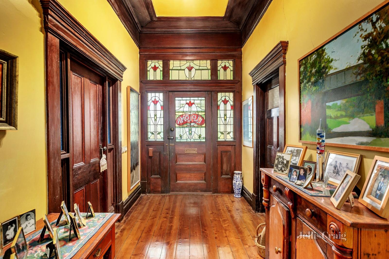 4 Rubens Grove, Canterbury image 3