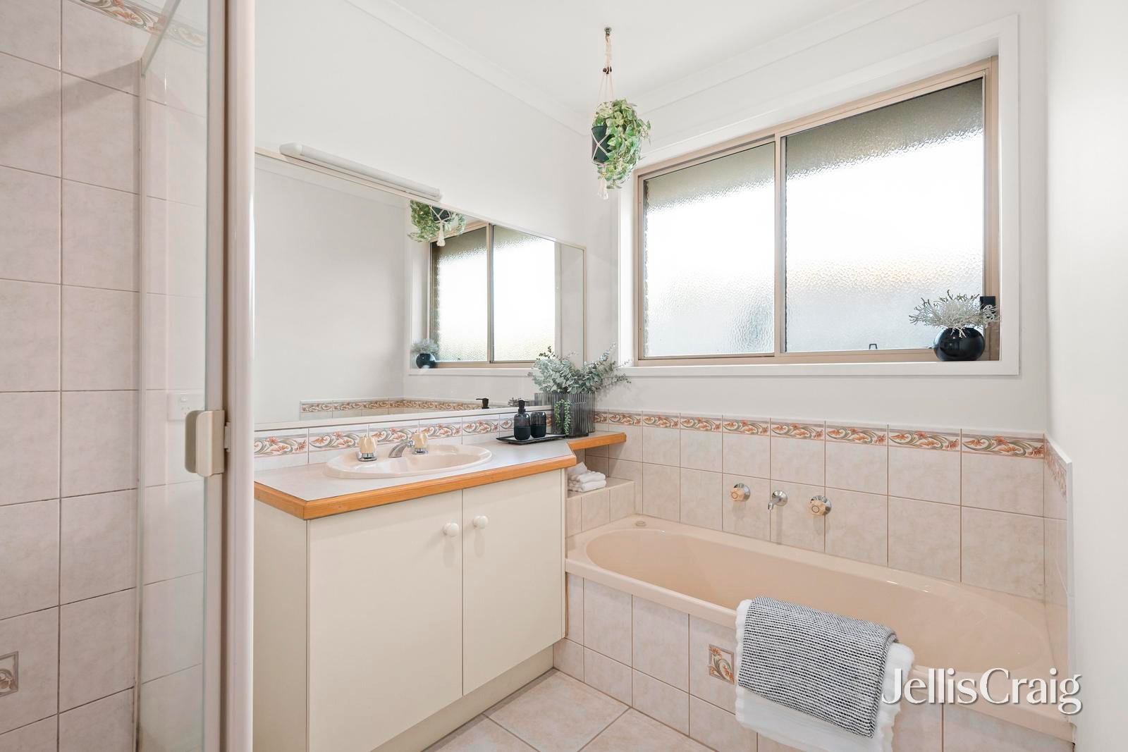 4 Ruskin Avenue, Croydon image 7