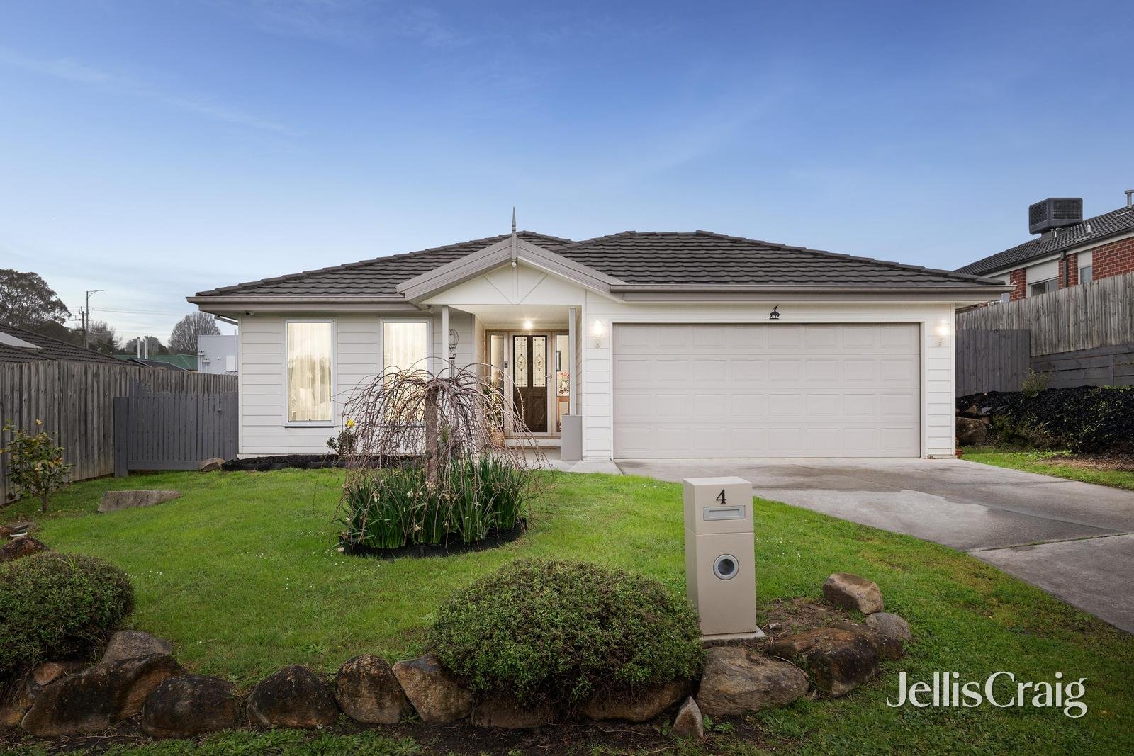4 Sartina Place, Wandin&nbsp;North image 1