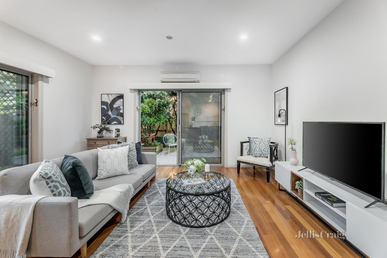 4 Sentinel Way, Doncaster image 2
