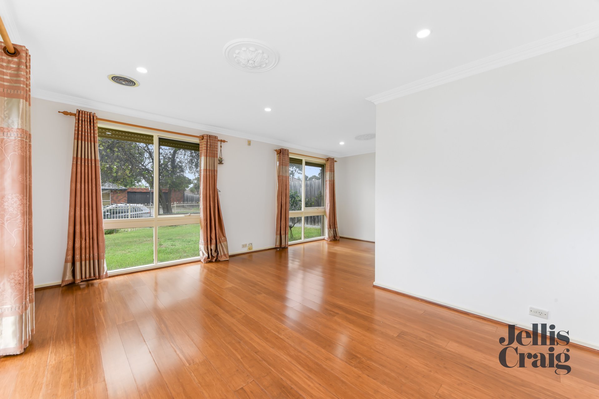 4 Simpson Drive, Dandenong North image 3