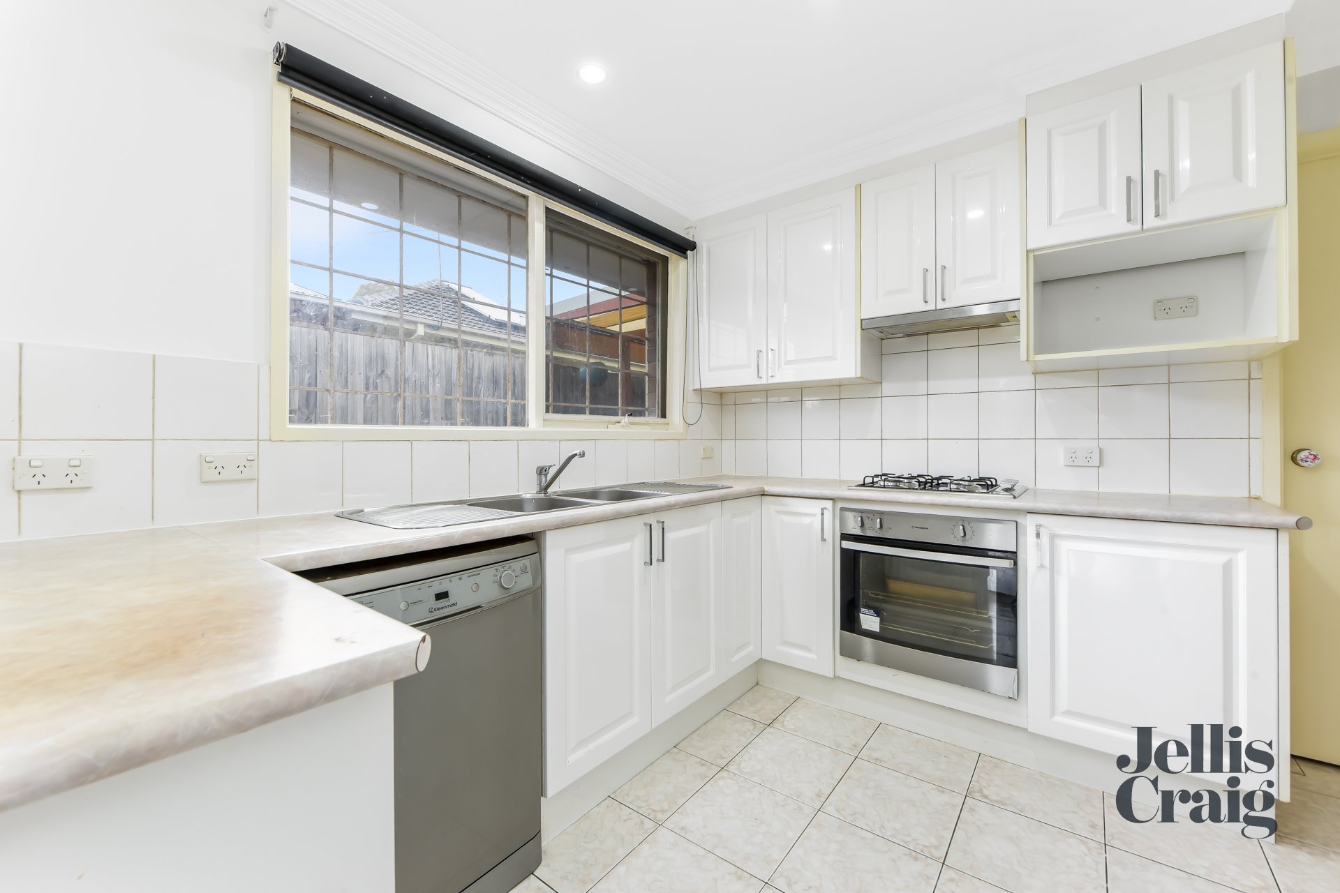 4 Simpson Drive, Dandenong North image 2