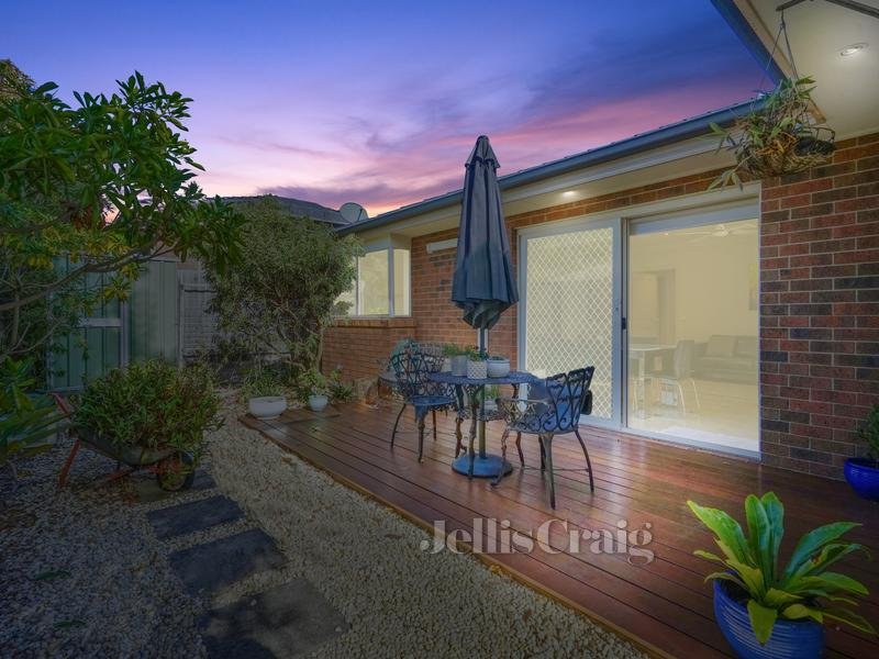 4 St Albans Street, Mount Waverley image 6