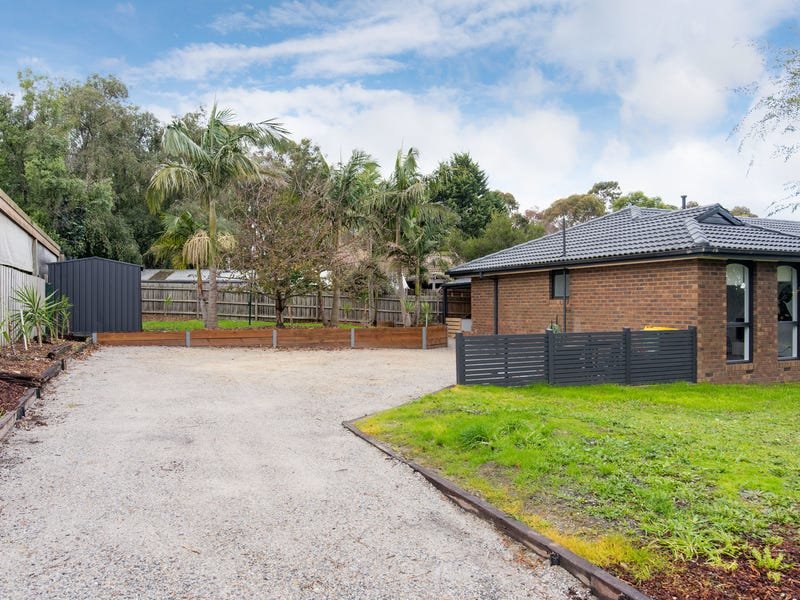 4 Statesman Crescent, Mooroolbark image 2