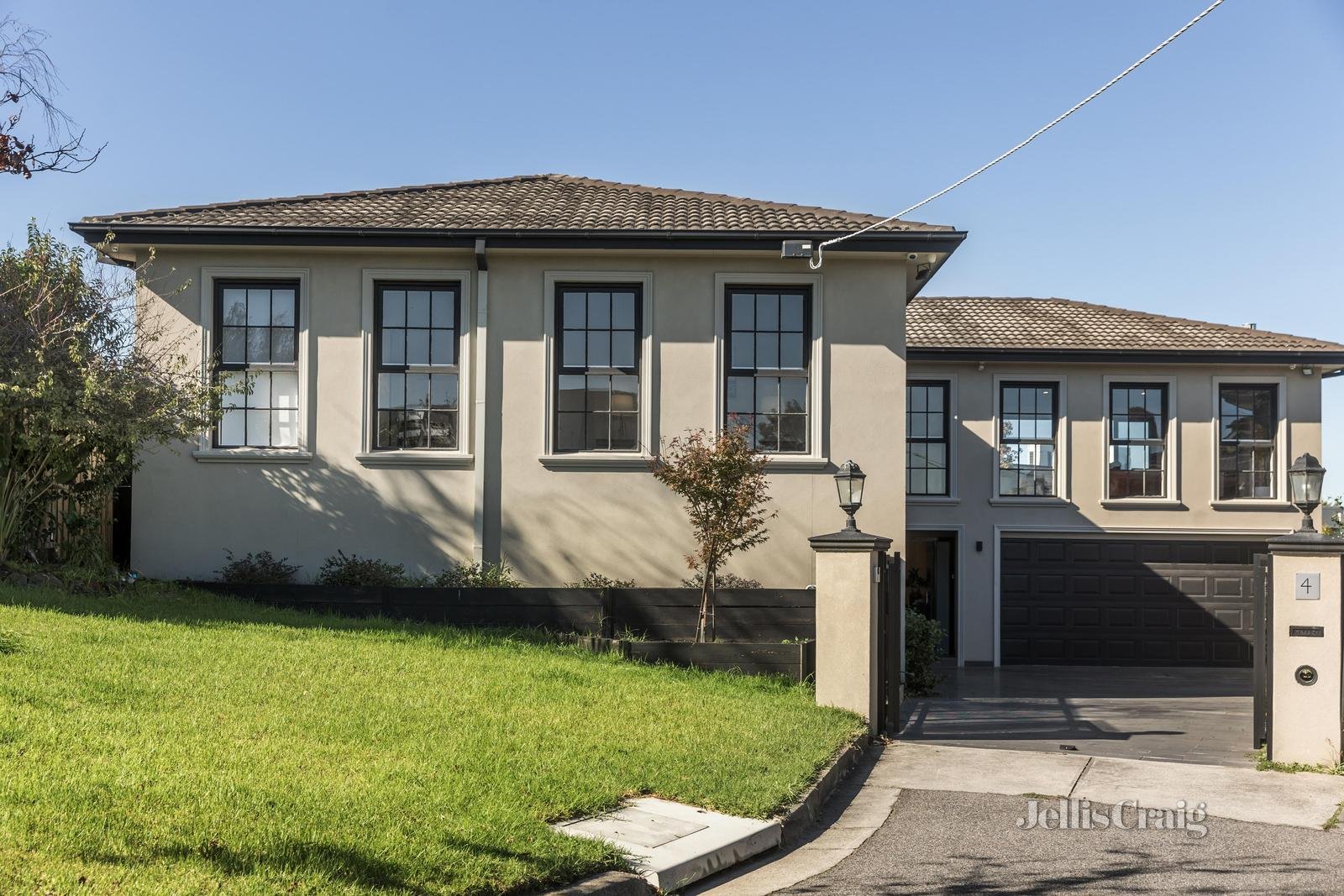 4 Sylvan Court, Kew image 1