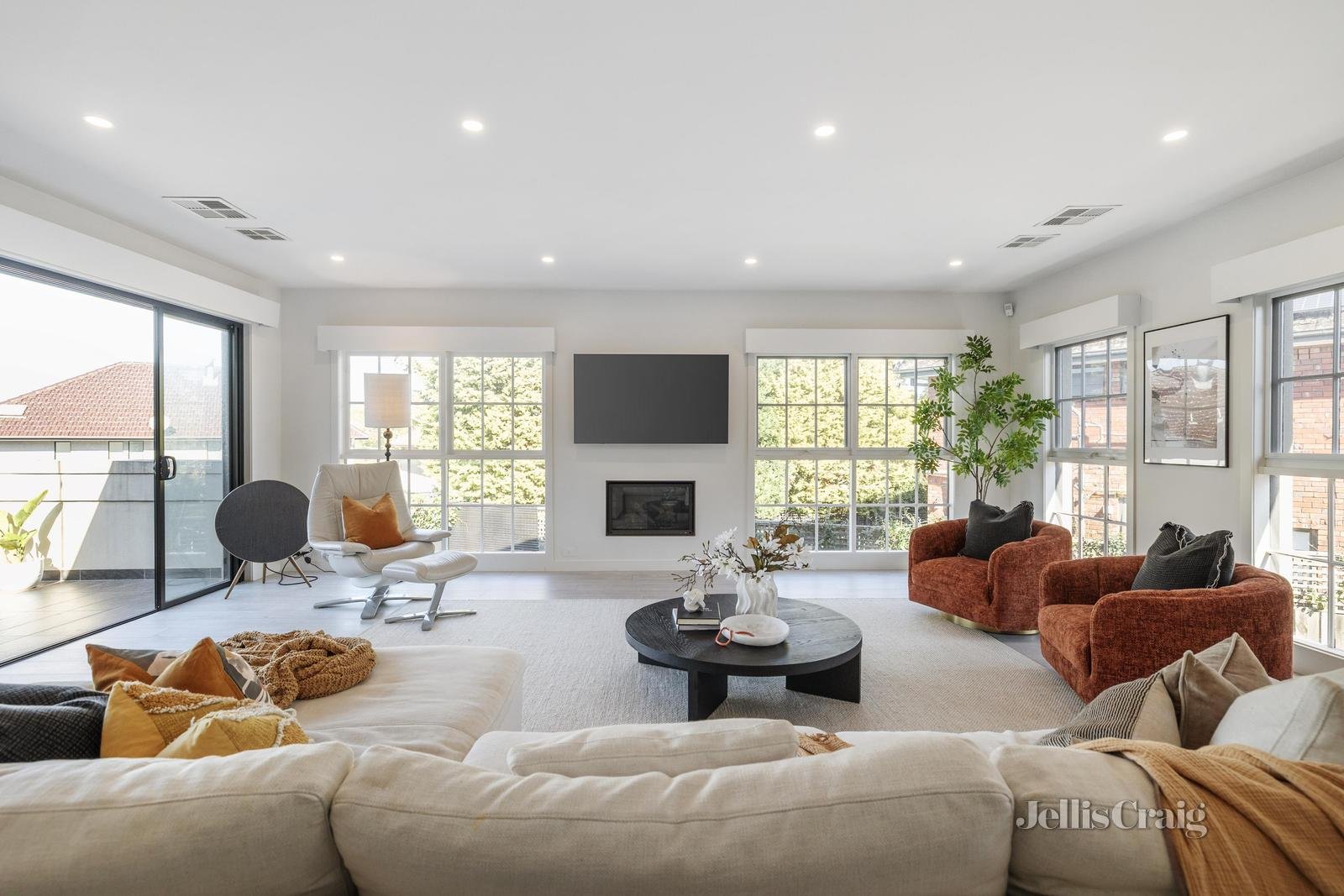 4 Sylvan Court, Kew image 2