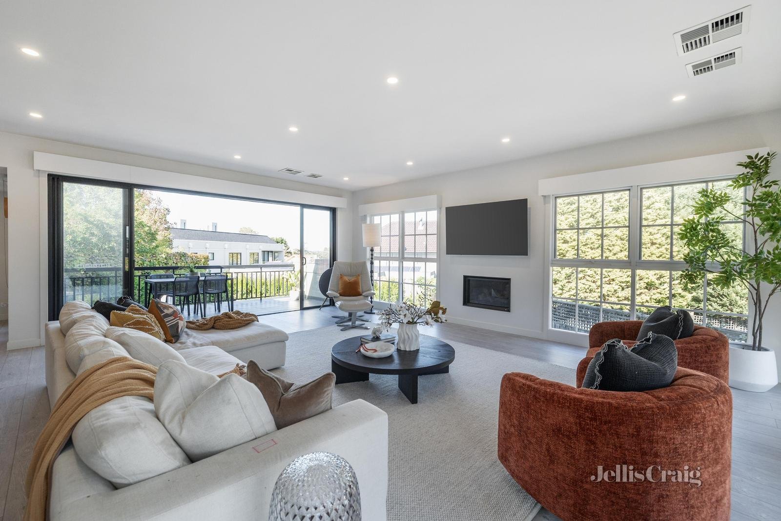 4 Sylvan Court, Kew image 3