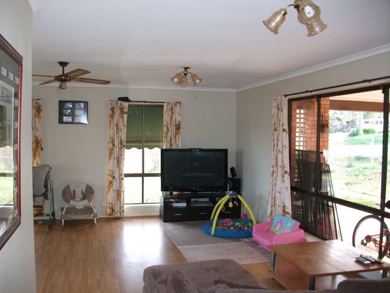 4 Taylor Street,, Castlemaine image 3