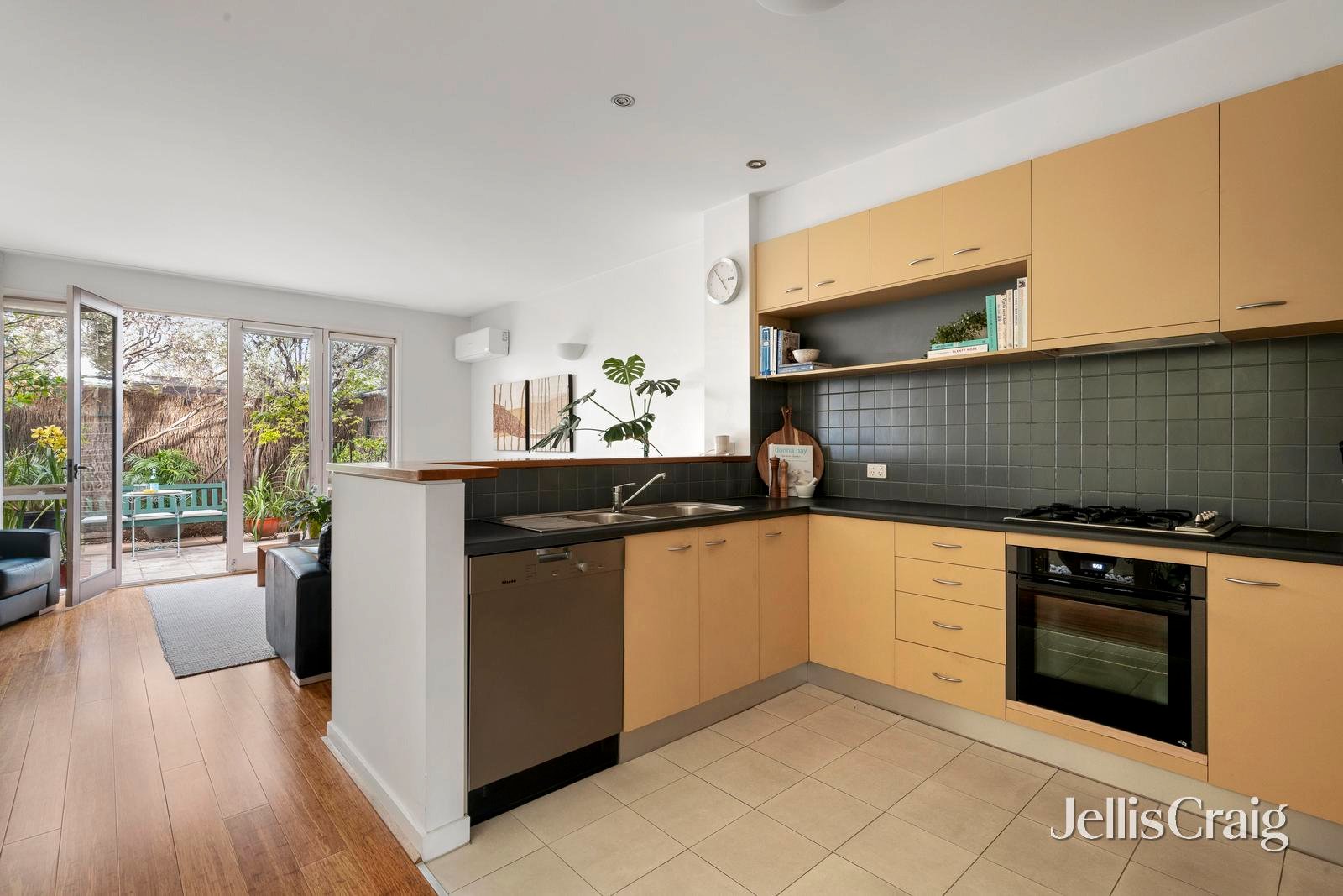 4 Thomas Street, Port Melbourne image 6