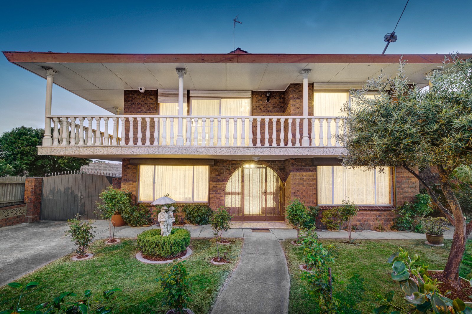 4 Village Avenue, Doncaster image 1