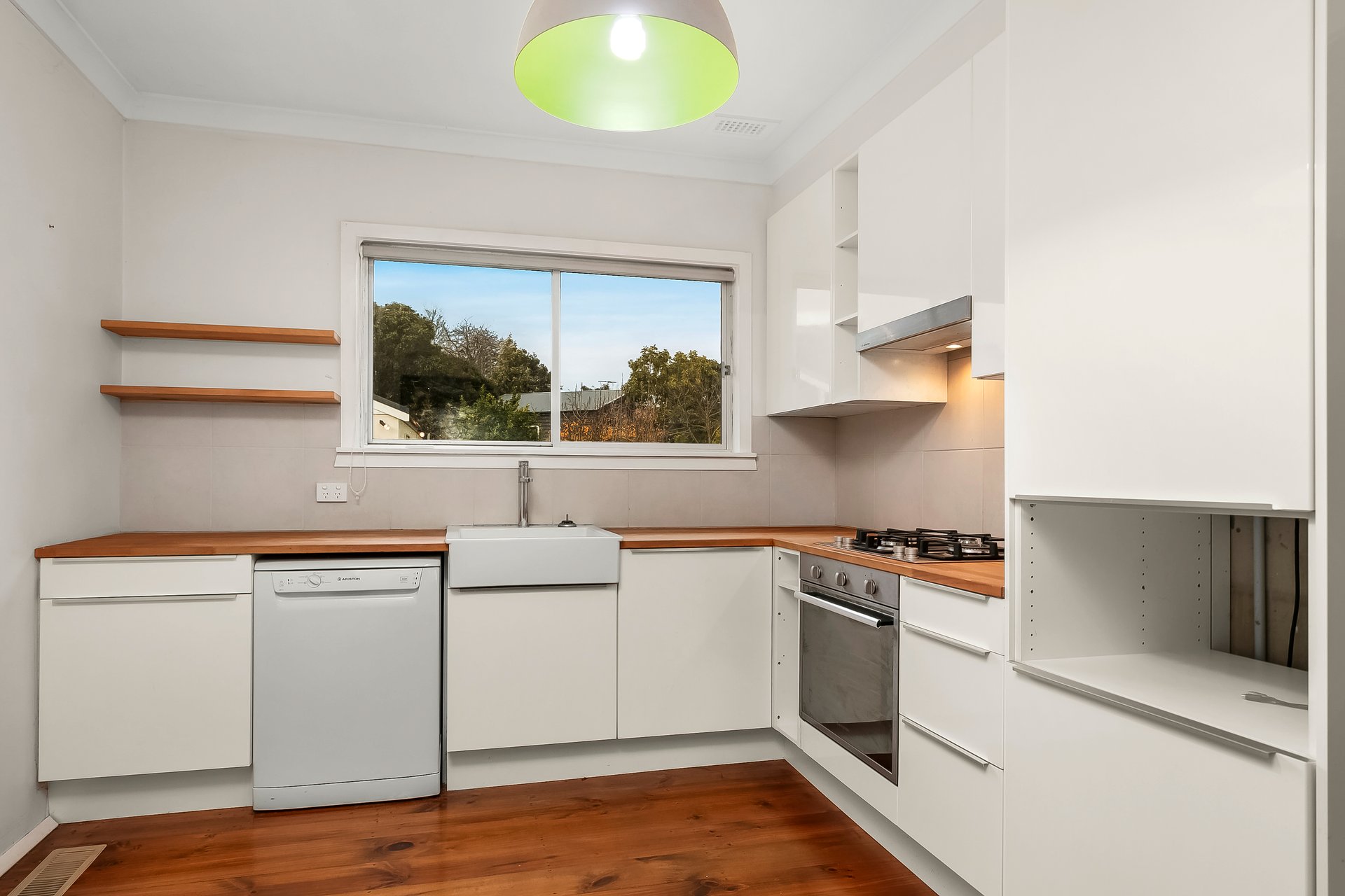 Property Gallery Thumbnail 3