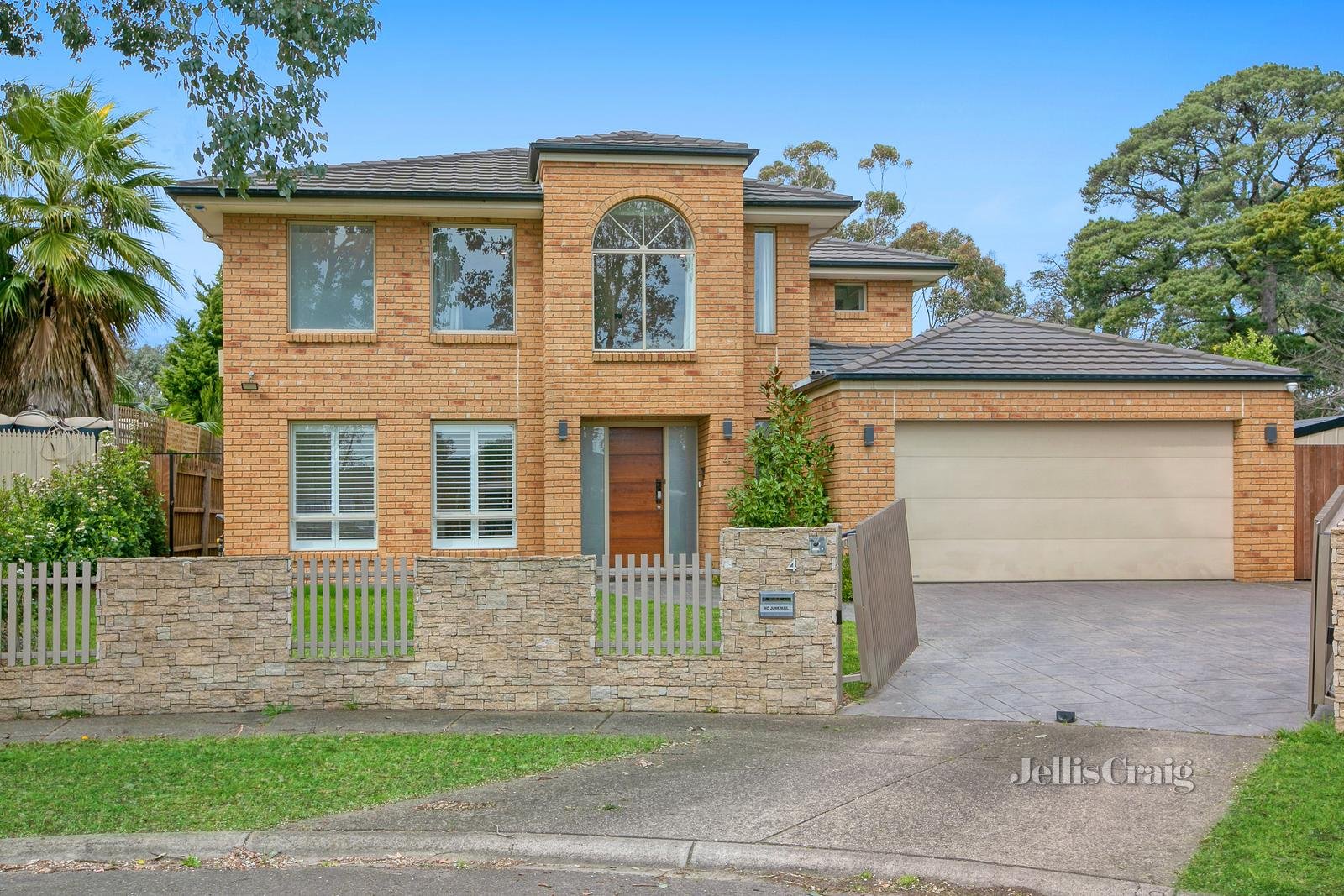 4 Waterford Place, Greensborough image 2