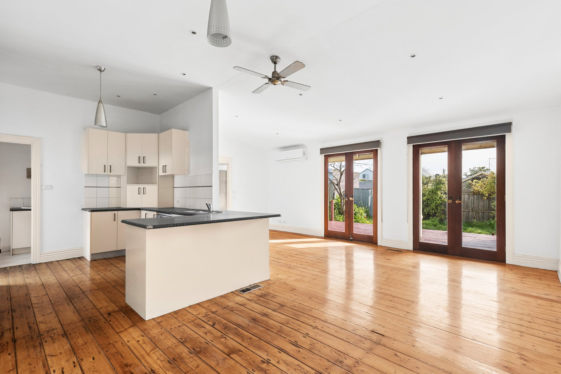 4 Weller Street, Geelong&nbsp;West image 2