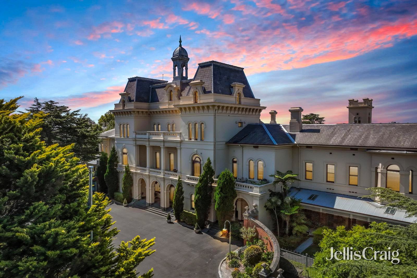 4 Wiltshire Drive, Kew image 1