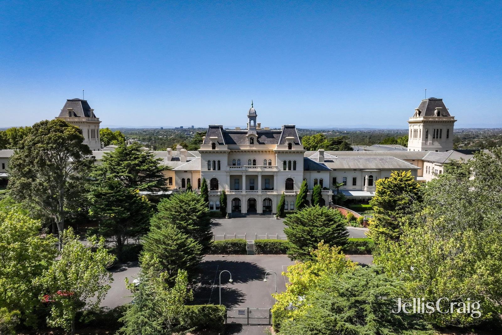 4 Wiltshire Drive, Kew image 2