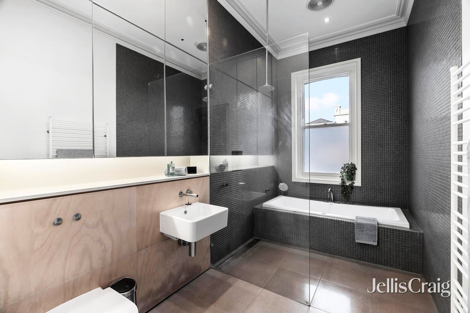 4 Wiltshire Drive, Kew image 14