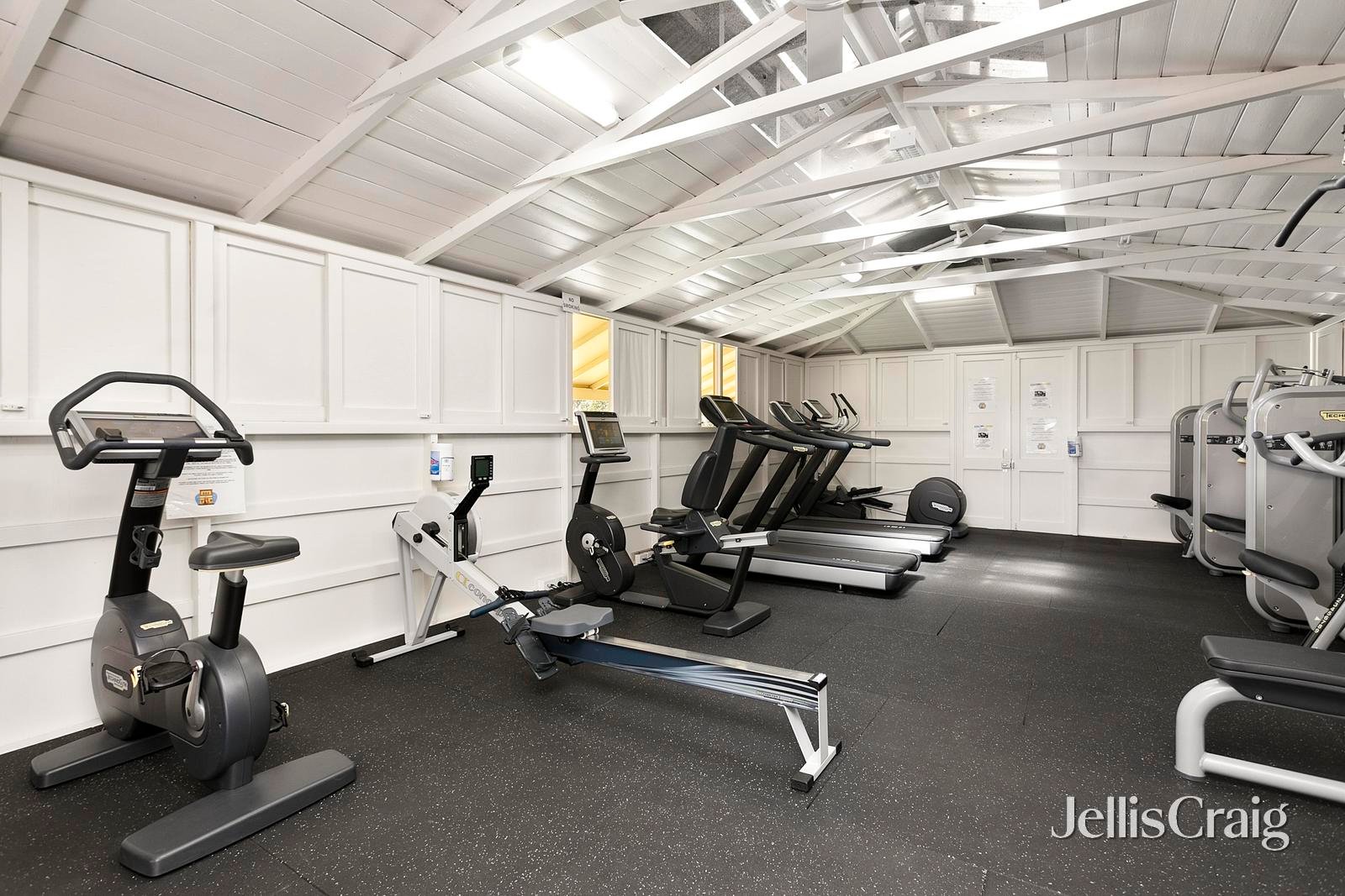 4 Wiltshire Drive, Kew image 21