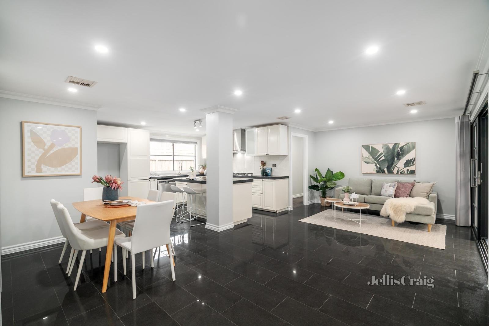 4 Windermere Crescent, Mulgrave image 2