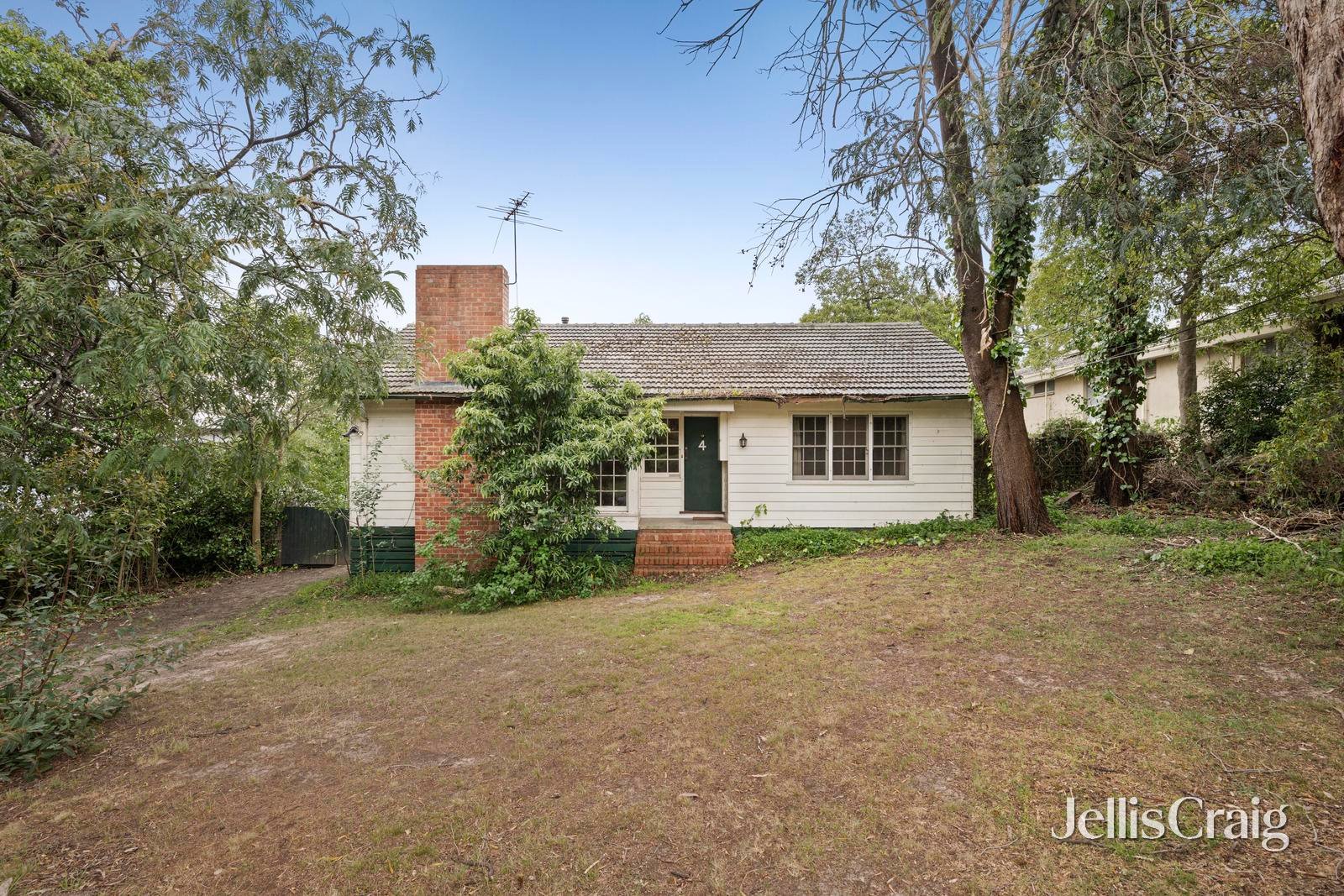 4 Woodland Avenue, Croydon image 2